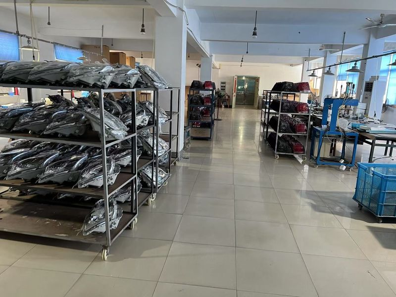 Yimi (Guangzhou) Automotive Parts Co, Ltd Produktionslinie des Herstellers